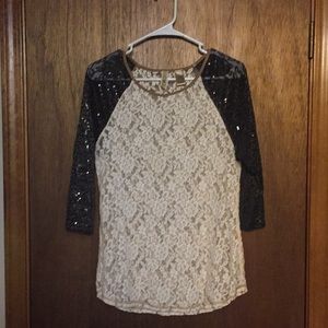 Adorable lace sequin top BKE L